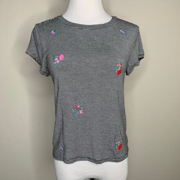 American Eagle Soft n Sexy Embroidered T Shirt Sz Small - Picture 1 of 8